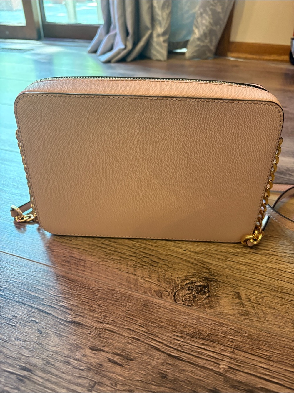 Michael Kors Blush Crossbody with Gold Chain - Picture 4 of 10